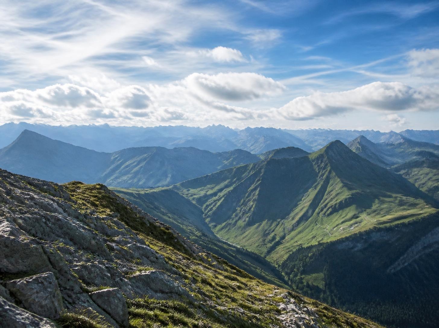 Weitblick über Bergketten